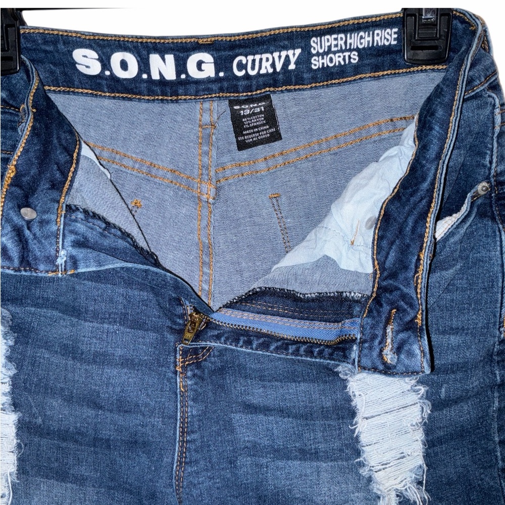 S.O.N.G. Distressed Super High-Rise Denim Shorts,Size 13/31 - Picture 3 of 3